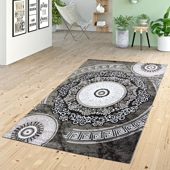 Las alfombras con mandalas de gran tamaño son ideales para el salón