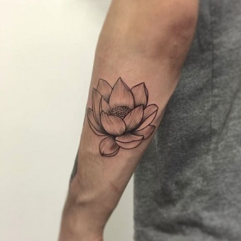 Tatuaje flor de loto hombre